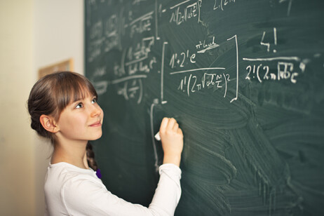 Il 12 maggio si celera la Giornata delle donne nella matematica (fonte: Imgorthand, iStock)
